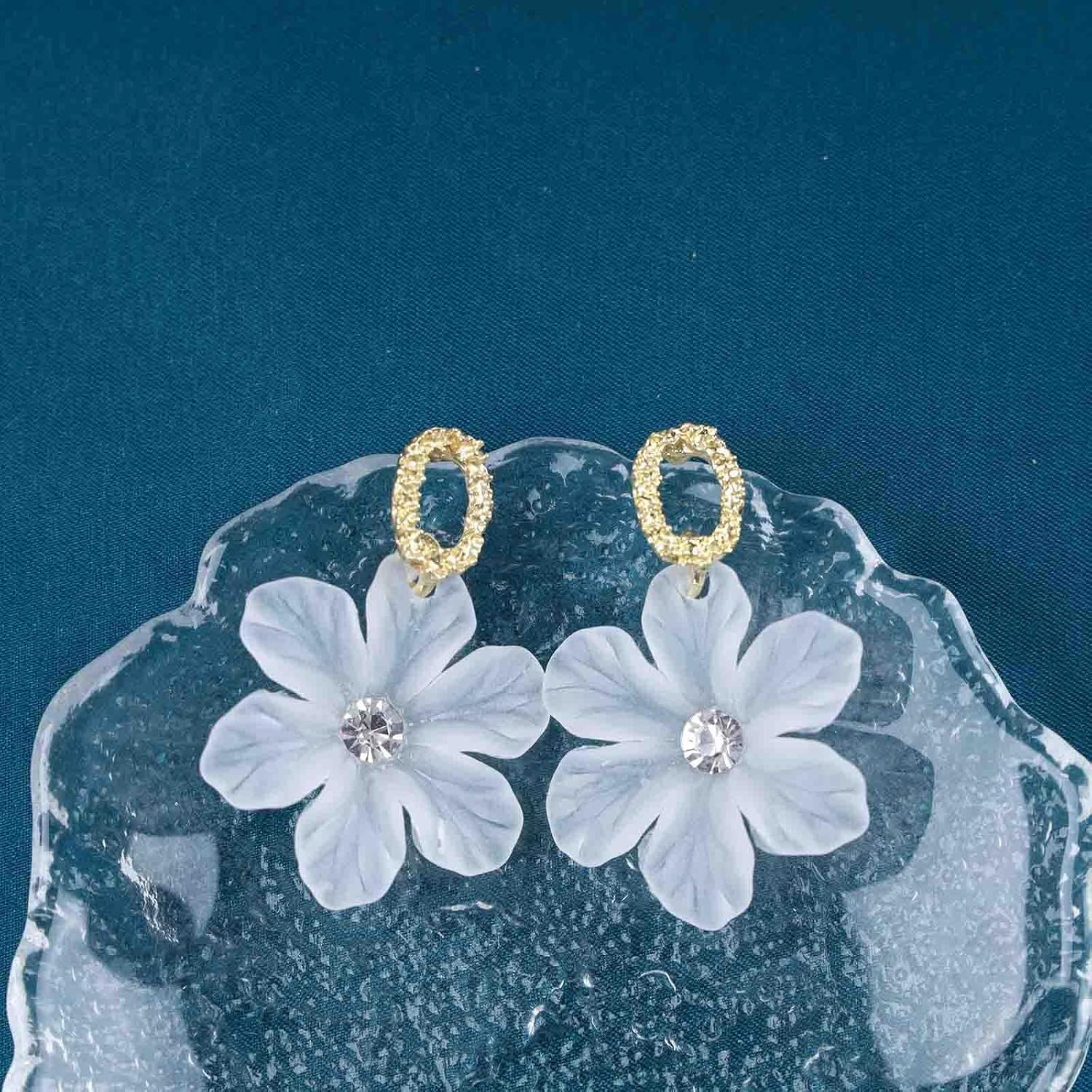 Boho Acrylic Flower Dangle Drop Earrings Resin Flower Stud Earrings White Flower Stud Earrings Large Flower Earrings Folral Wedding Earrings for Women - Image 4