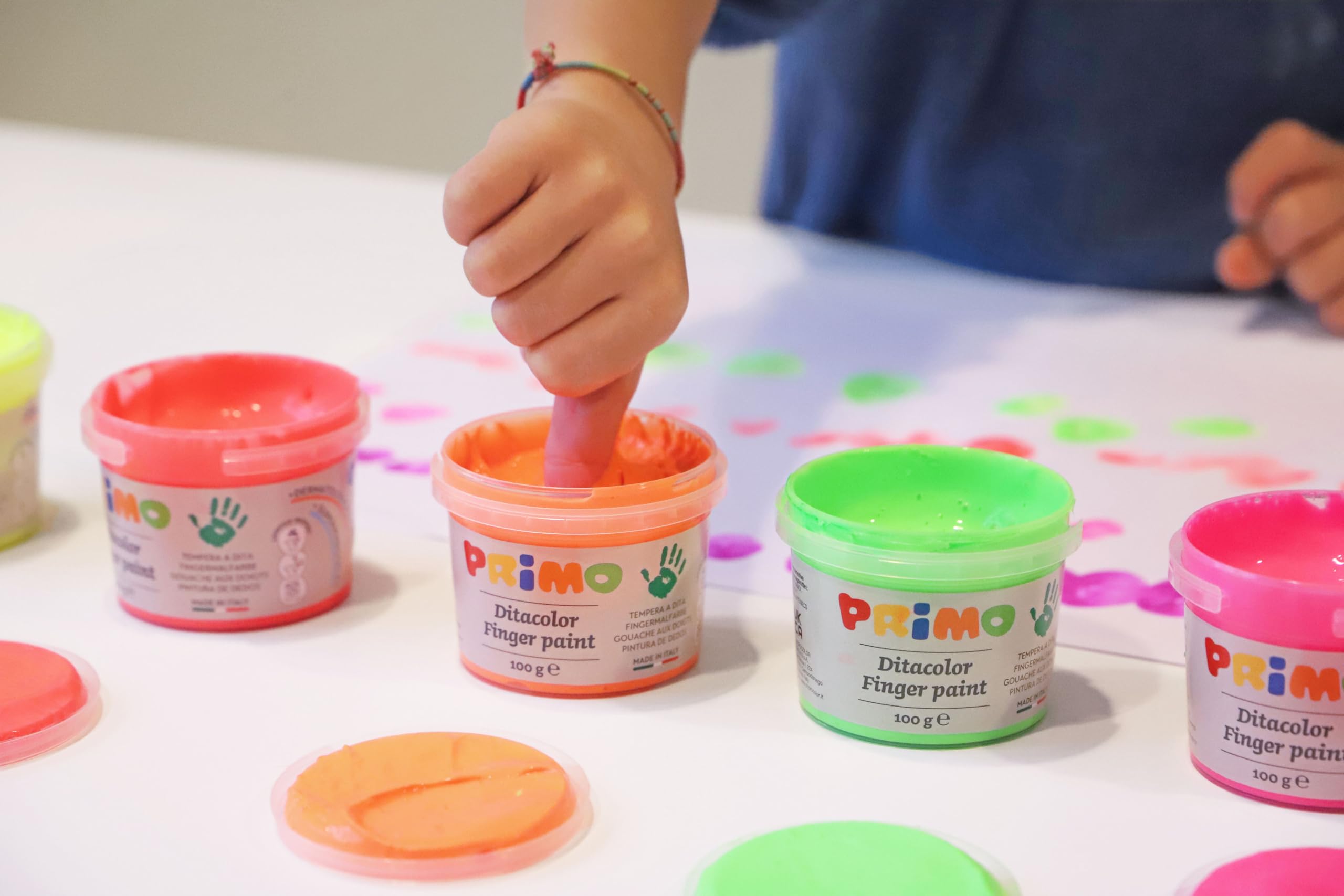 PRIMO - Valigetta Colori per Bambini +2 Anni Prima Infanzia, Tempere per Dipingere a Dita 100g 6 Colori Fluo per Carta Vetro, Tempera Pittura Cartoleria e Lavoretti Creativi Dermatologicamente Testata