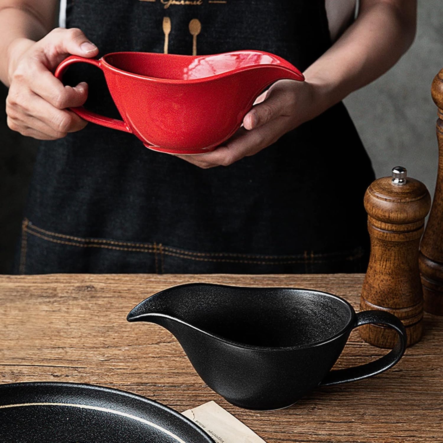 Saucer Premium Quality White Porcelain Ceramic Sauce Jug Gravy Boat Porcelain Saucier Sauce Tray Seasoning Hold Dish(Black)