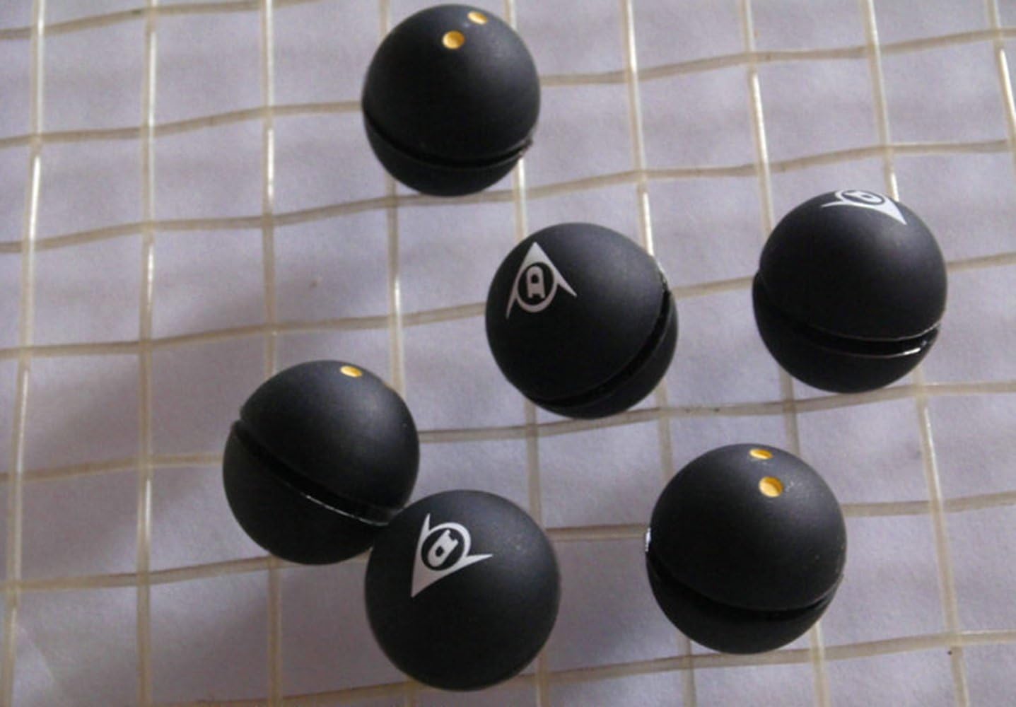 Black round tennis shock absorber shock absorber tennis racket tennis