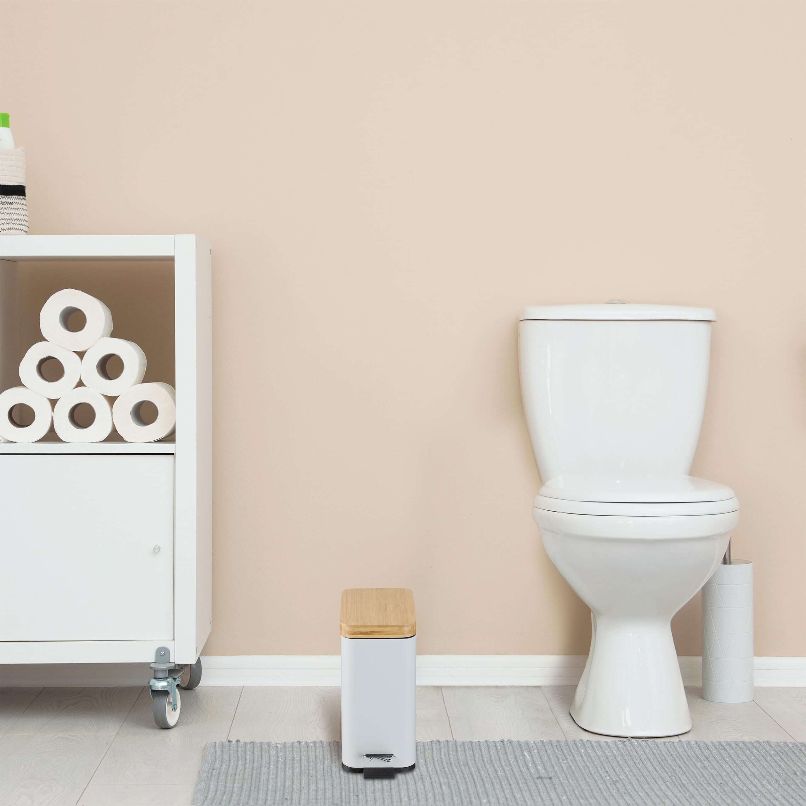 Relaxdays Kosz na śmieci, 5 l, wyjmowany kosz wewnętrzny, kosz na kosmetyki, metalowy, z bambusową pokrywką, biały