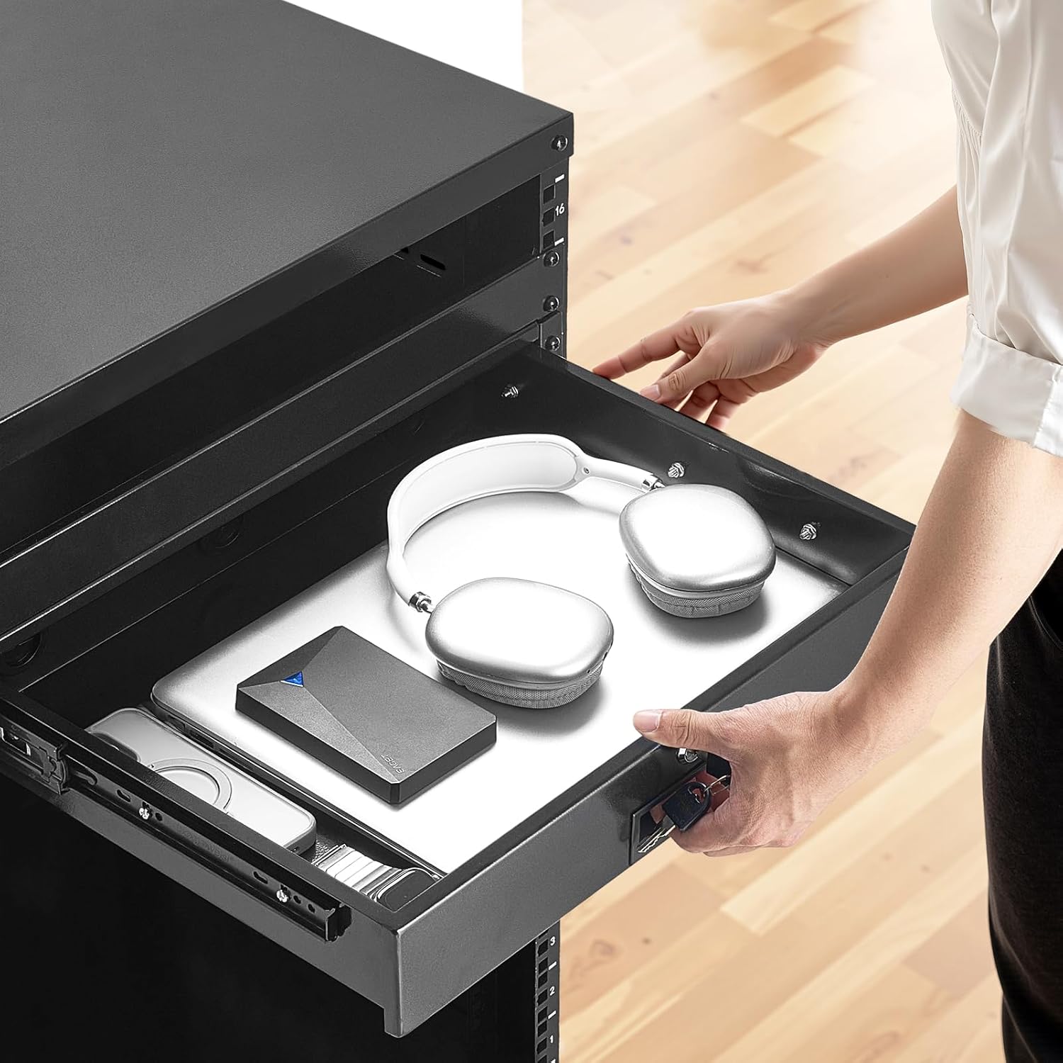 VEVOR 2U Rack Drawer, Lockable Server Cabinet Case, 13.8'' Depth Server Rack Mount Drawer, for 19'' Network Equipment/DJ/AV Rack or Cabinet Enclosure, 50 lbs Max Load, with Cable Management Holes - Image 8