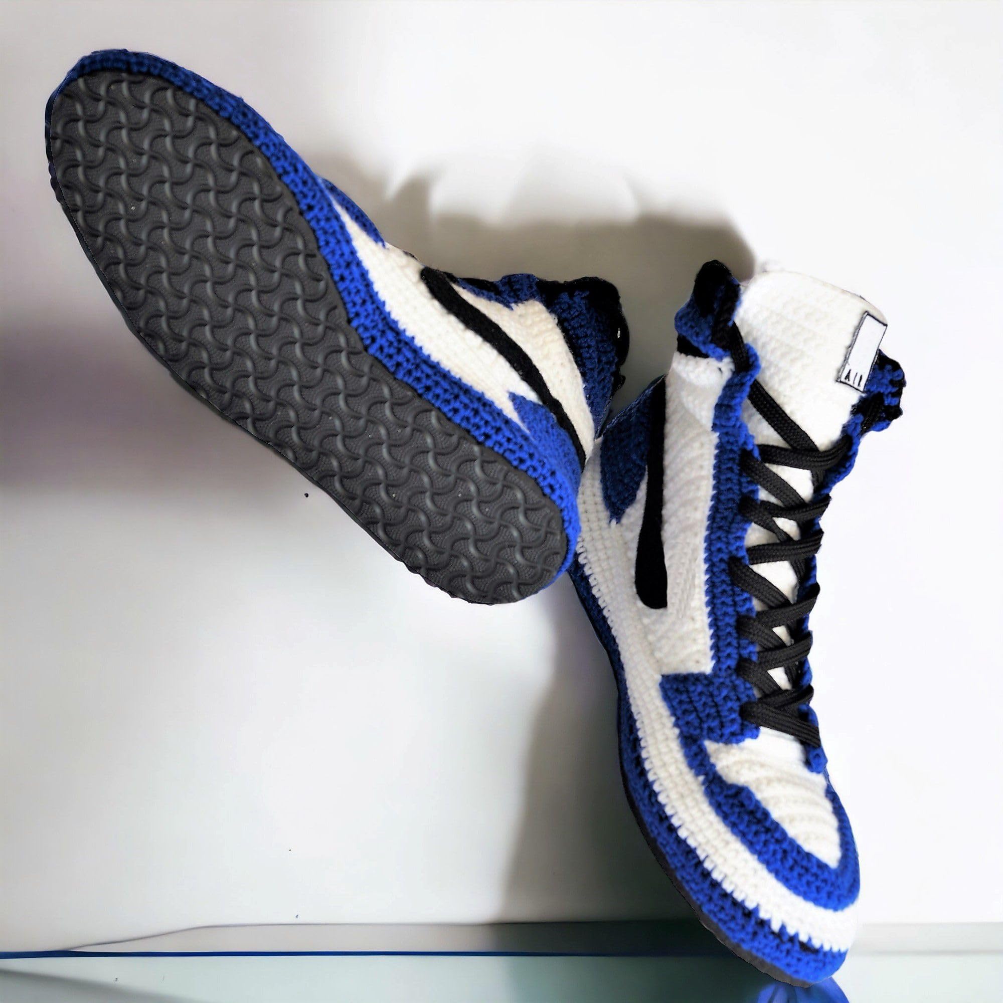 Handgefertigte Universitätsblaue Jordan Style Sneaker Hausschuhe - Personalisierte High-Top Plüsch Slipper - Große Größen - Warme Baumwoll-Woll-Mischung
