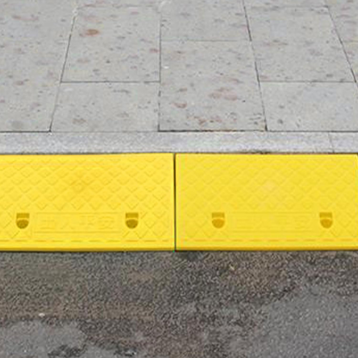 Car Ramps - Driveway Threshold Step Mat, Non Slip Garage Flooring with Textured Traction Gradual Incline Edge Weather Resistant Build, Smooth Vehicle Transition, Ideal for Scooters Mo