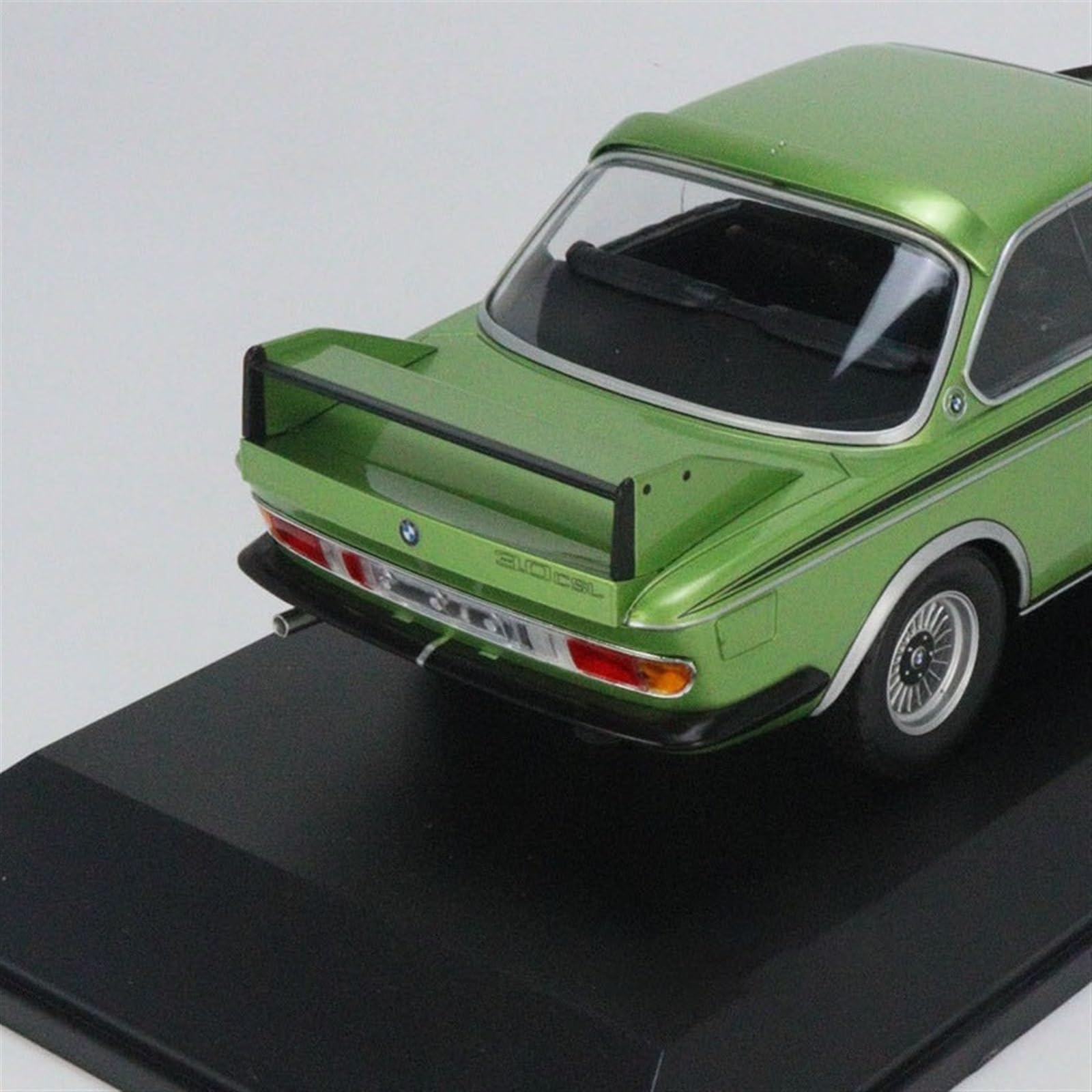 Amazon | ミニカー スケール 1 18 BMW 3.0 CSL セダンクーペ