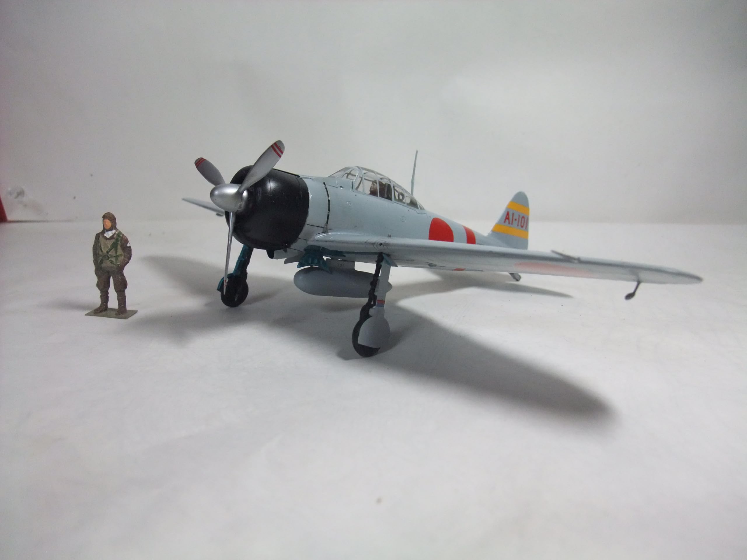 Amazon | 完成品 日本海軍零戦21型艦上戦闘機 空母 赤城 搭載機 縮尺