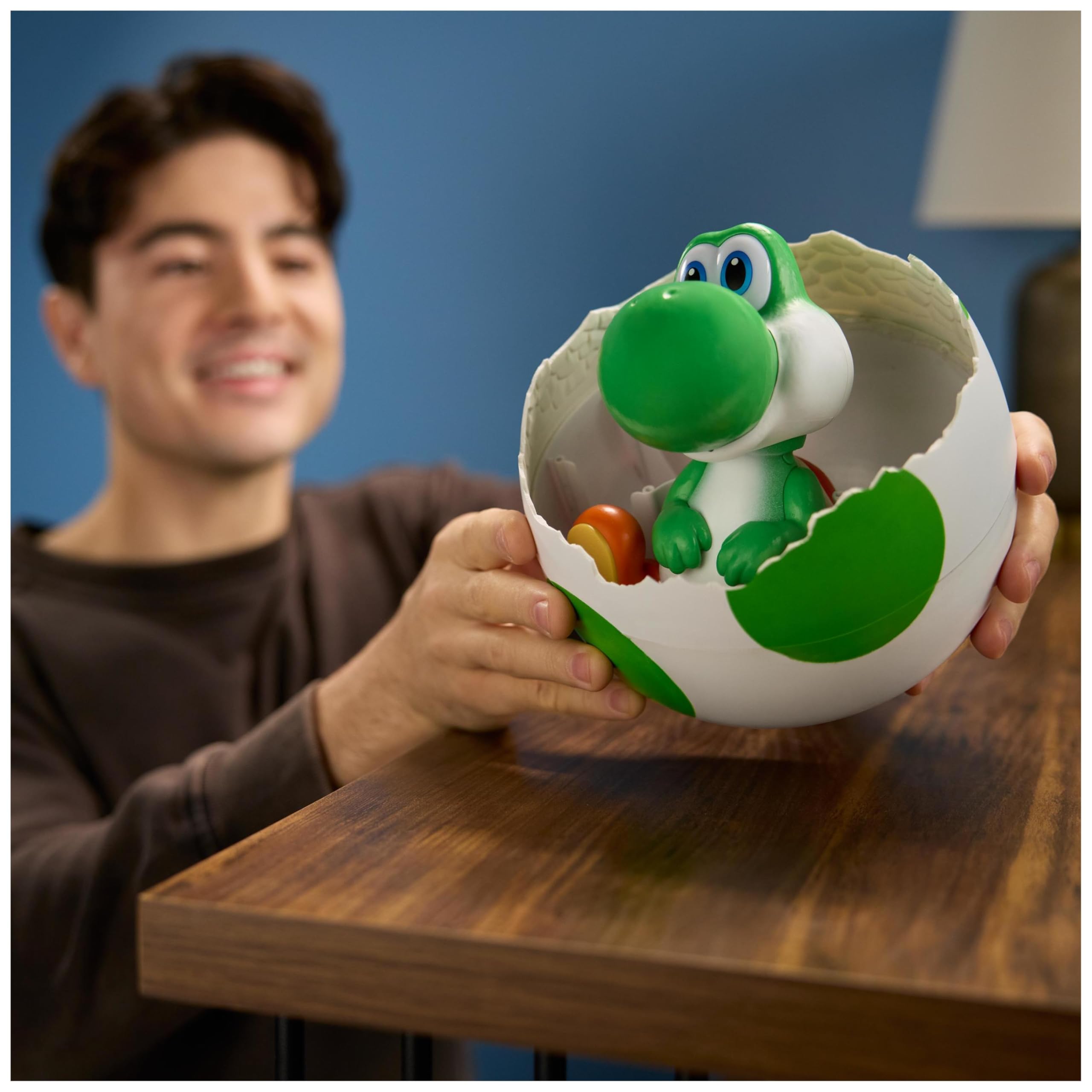 Super Mario Galaxy Movie Hatchin' Yoshi im Ei, ab 4 Jahren | Schlüpft selbst aus dem Ei | Spricht & antwortet | Licht & Sound | Reagiert auf Berührungen | Interaktive Sammelfigur