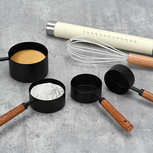 Vista 11 de Juego de tazas medidoras y cucharas doradas con mango de madera fragante, tazas medidoras, cucharas medidoras de metal y taza medidora para cocinar