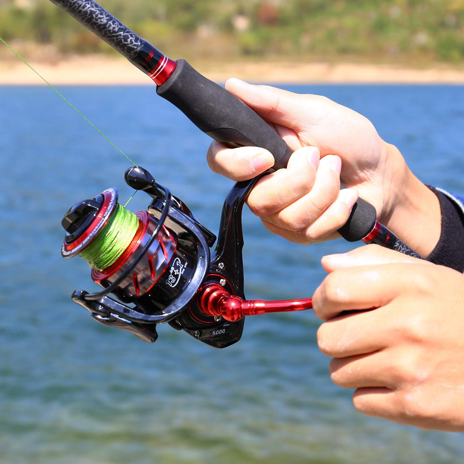Sougayilang Mulinello da pesca 13 +1 MaxiDur con cuscinetti a sfera resistenti alla corrosione, sistema di frenatura SVS, bobina in grafite di ricambio, Red Skull, 5000 Series