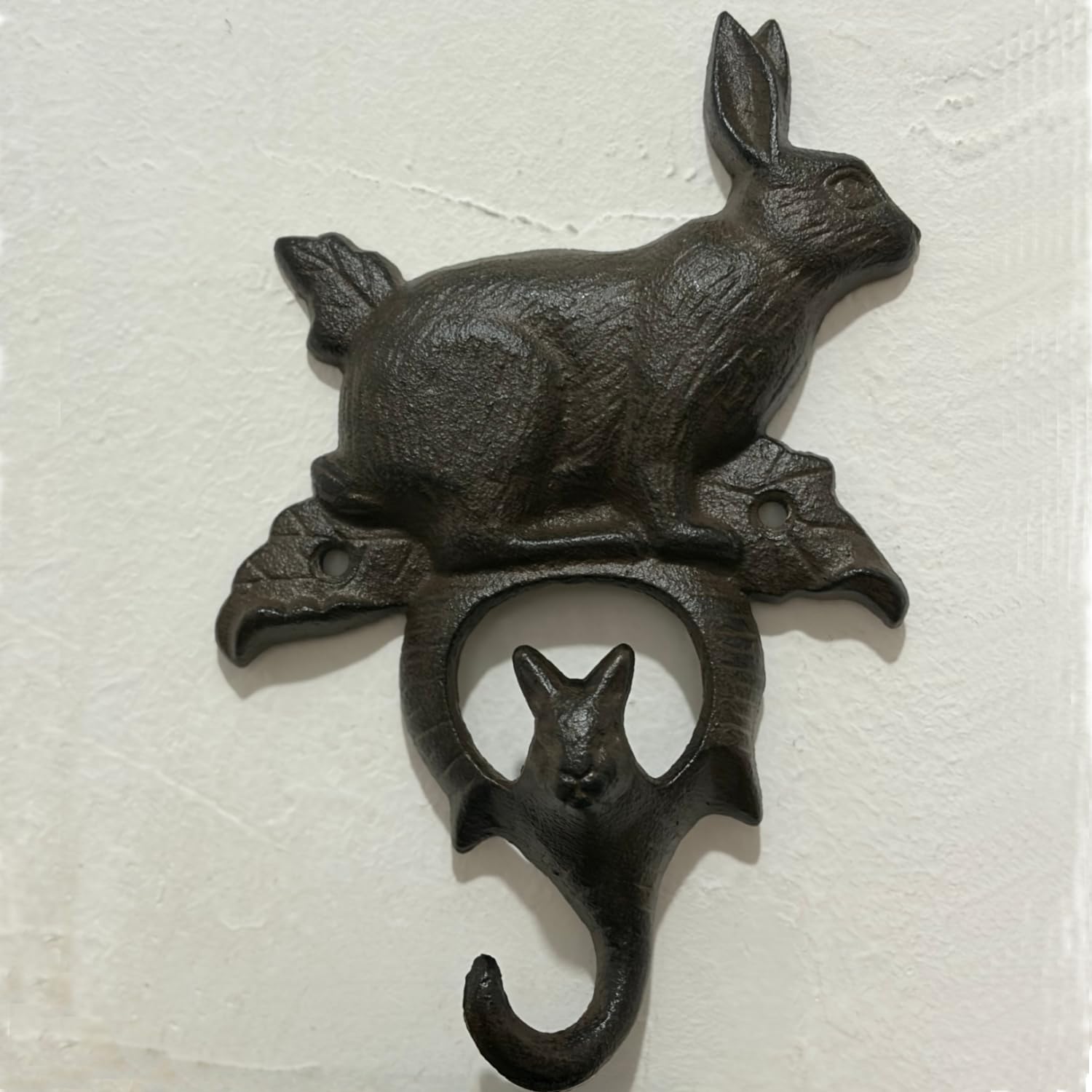 Cast Iron Rabbit Wall Hook, Heavy Duty Leash Holder for Wall Mount, Decorative Coat Hat Key Hanger, Vintage Farmhouse Entryway Cute Animal Decor – Antiqued Reproduction Hook for Gardening Tools