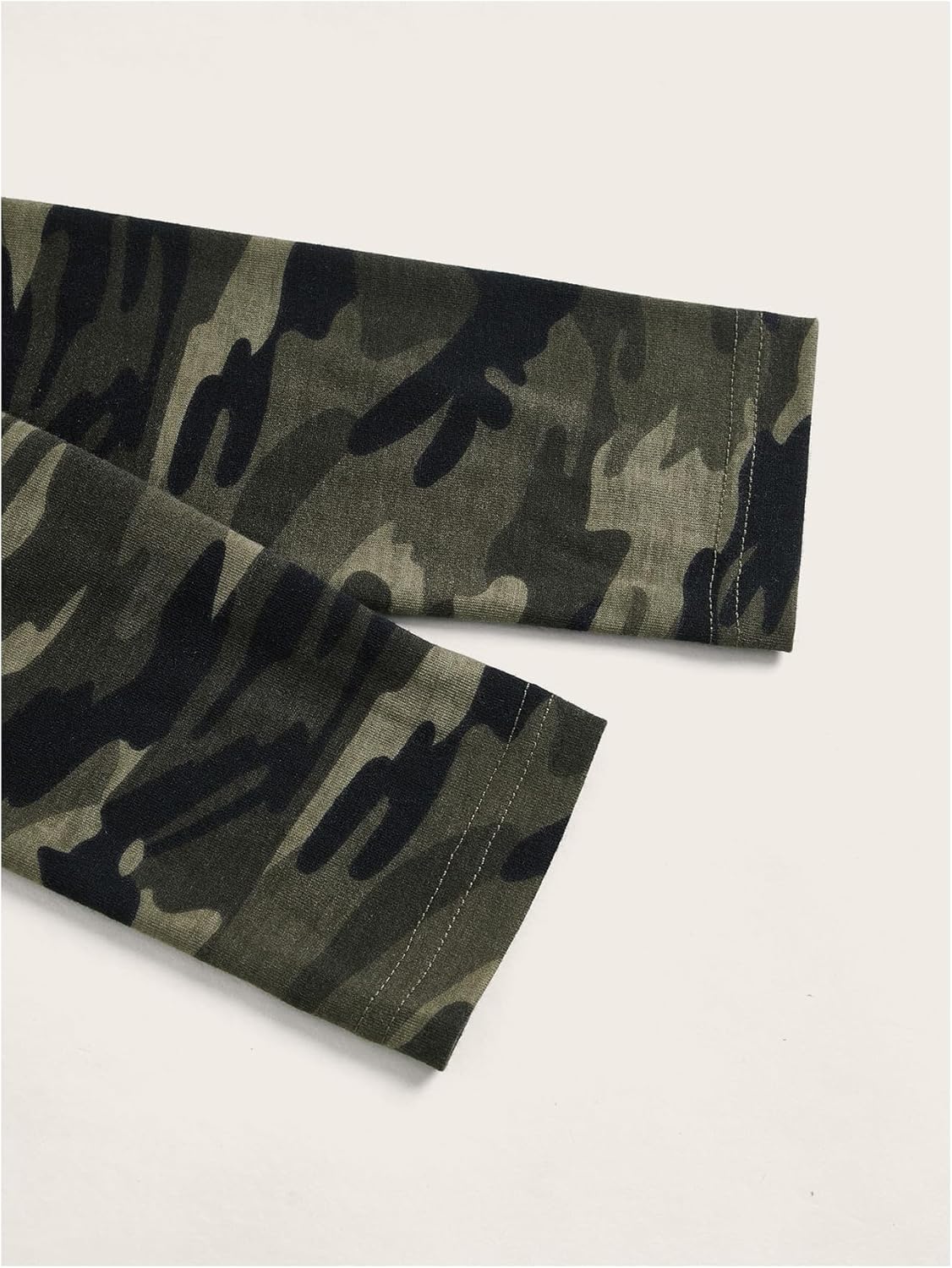 WDIRARA Women's Camo Cropped Hoodie Drawstring Long Sleeve Hooded Sweatshirt Slim Pullover Tops - Image 3