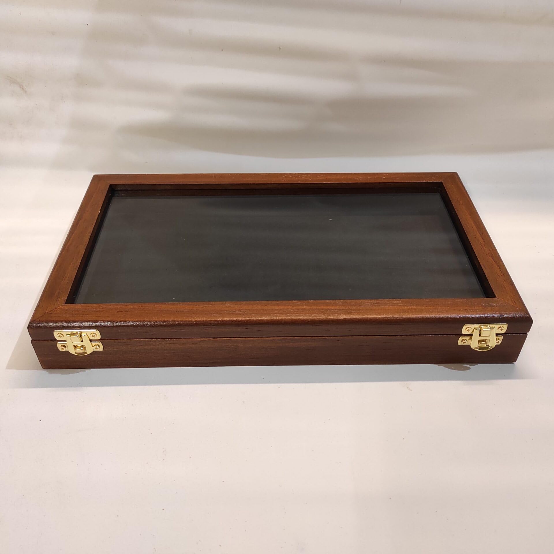 Coins&More Espositore cofanetto per coltelli da collezione in legno e vetro, fondo imbottito, fatto a mano in Italy, numerato e certificato