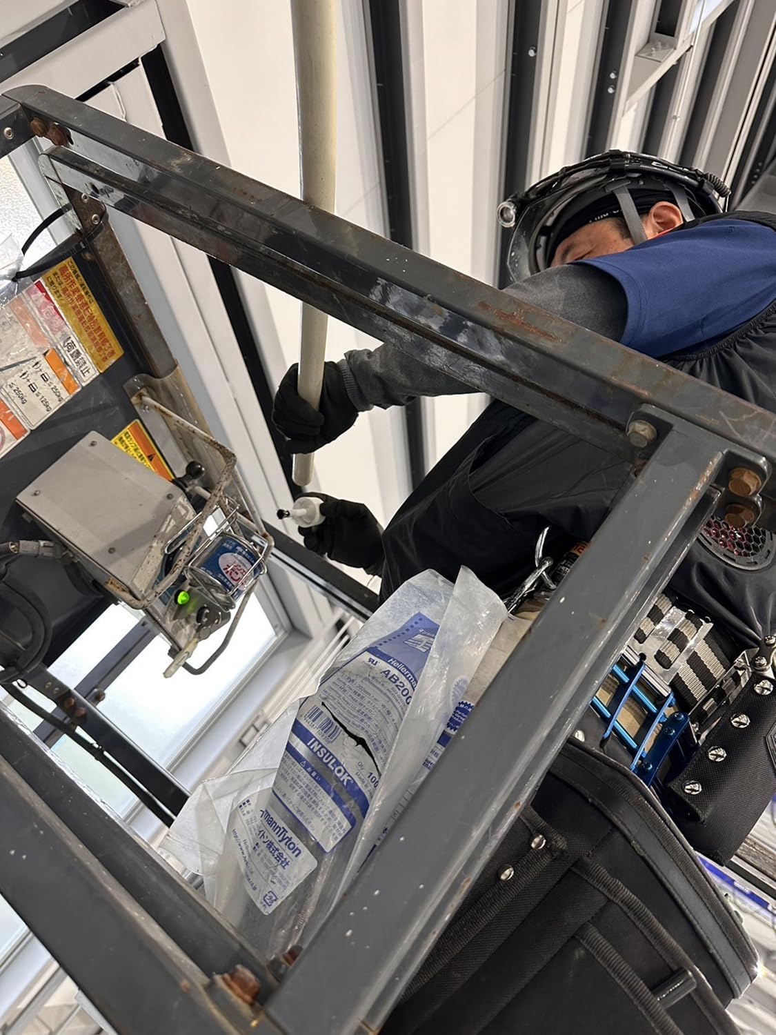 Niigataseiki SK Ask-P0 PVC Pipe Adhesive Holder, Leg Hanging, for 3.5 oz (100 g)