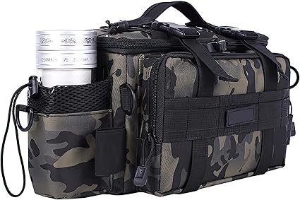 La mochila de pesca Genérico DICACA Nature está fabricada en Oxford, resistente al agua y ligera. Con soporte para cañas, correa para el hombro y varios bolsillos para almacenar accesorios de pesca. Ideal para actividades al aire libre como la pesca, caza o merendar en el campo.