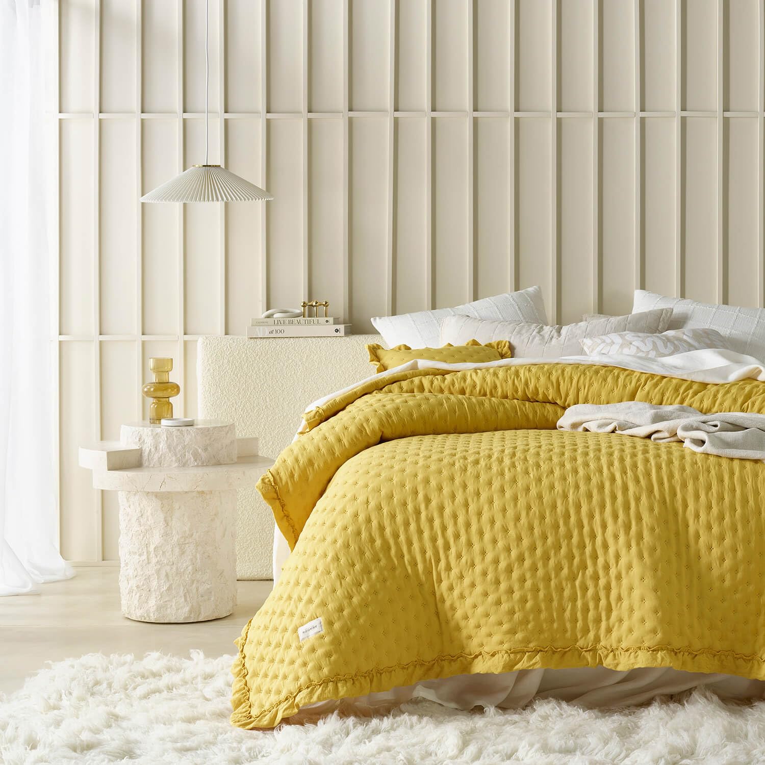 room99 Molly Elegante Colcha en Mostaza 220 x 240 cm Manta versátil como Colcha para Cama o Sofá, Ideal como Colcha para Cama y Sofá