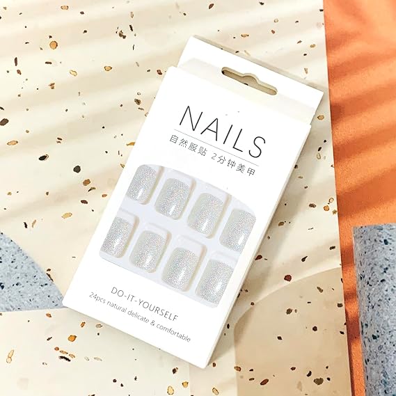 Press on Nails ショートスクエア-24個 光沢フルカバー アクリル スクエア シルバー 偽爪 キラキラデザイン 人工エクストラショート スクエア フェイクネイル 爪に接着剤スティック付き 女性用