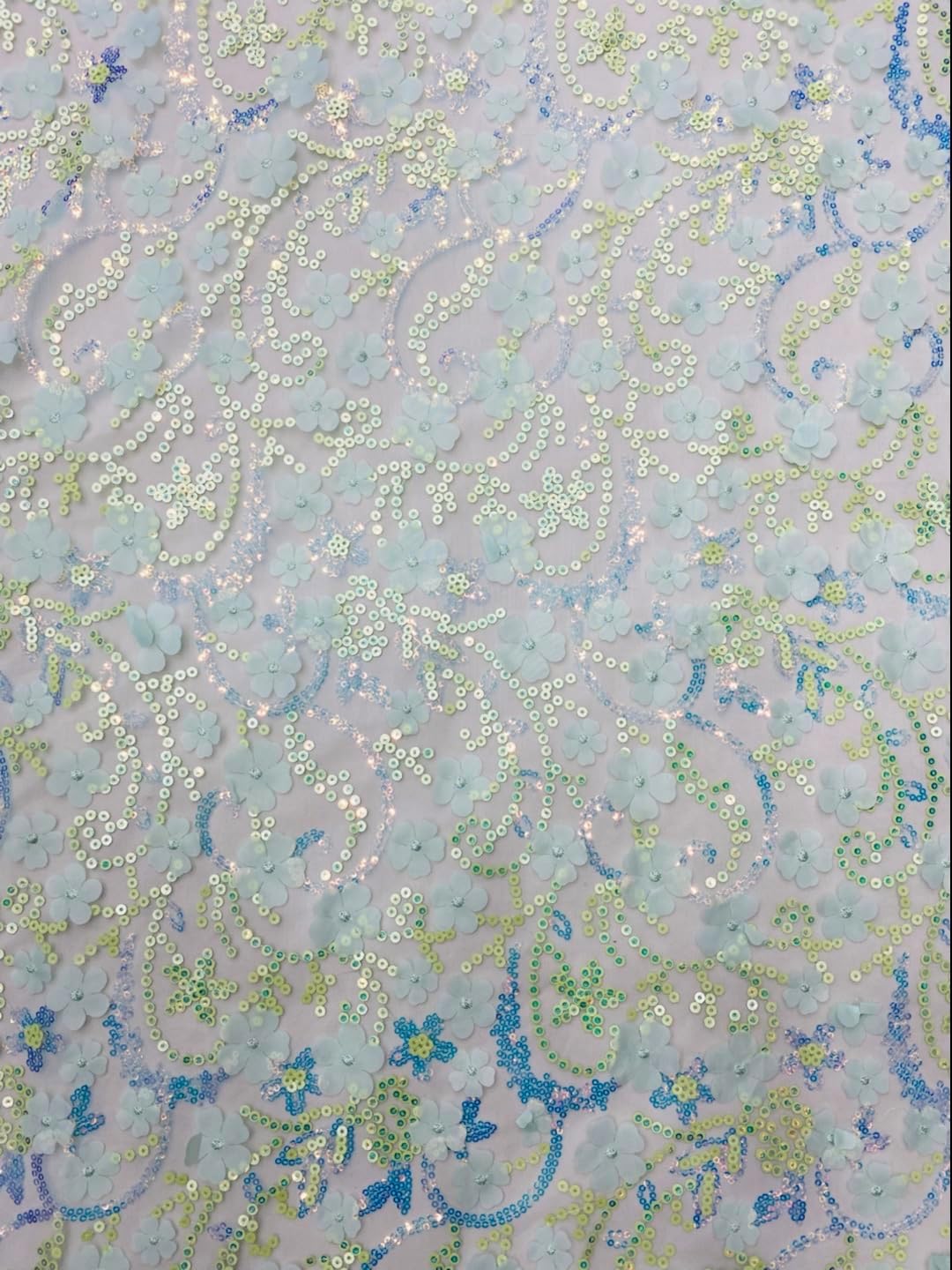 Floral Sequin Embroidered Mesh Lace Fabric with Sheer Base, Delicate Flower Pattern (白色)