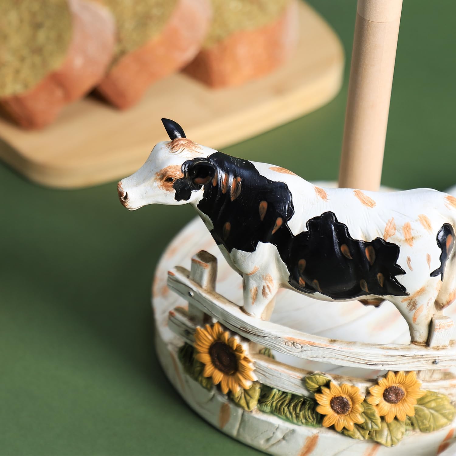 Retro Cow and Sunflower Style Paper Towel Holder Stand, Resin Cow Crafts Display for Kitchen Countertop, Cafe Western Restaurant Cake Shop Dessert Shop