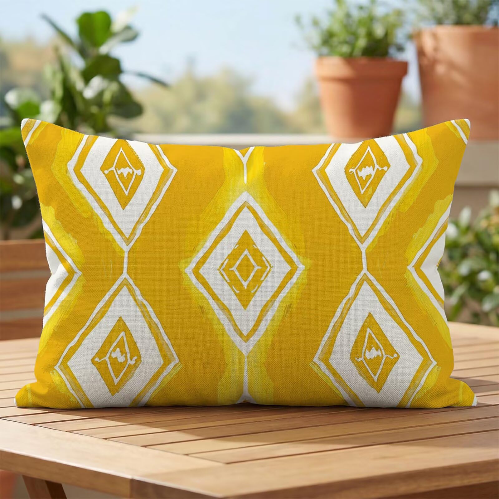 Coussin exterieur impermeable orange pour embellir votre canape de jardin et banc