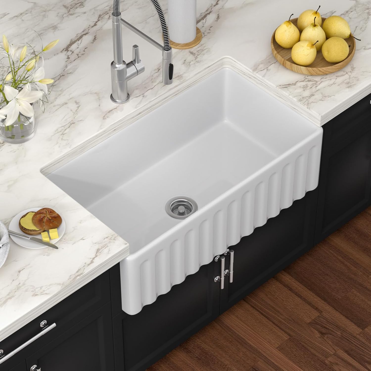 White Farmhouse Sink 33 Inch Fireclay Reversible Apron Front Farm Sink 33"x18"x10" Glossy White Porcelain Farms House Style Single Bowl Farmhoues kitchen Sinks with Luxury Accessories