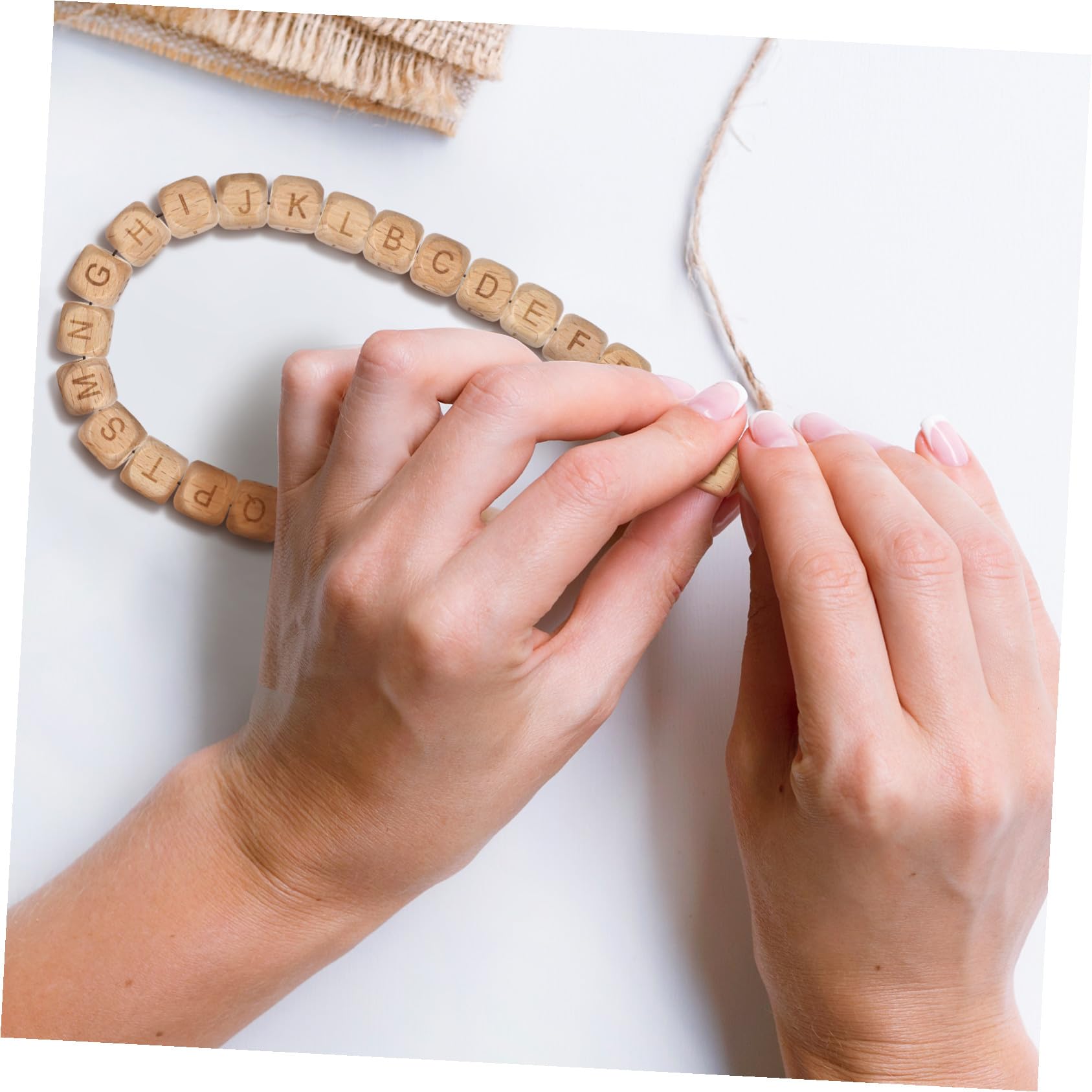 Cuentas De Madera Letras Mayor Para Manualidades, 260 Piezas De Haya Natural, Pequeñas Cuentas Cuadradas Para Pulseras y Collares, Aptas Para Diy y Proyectos Artísticos