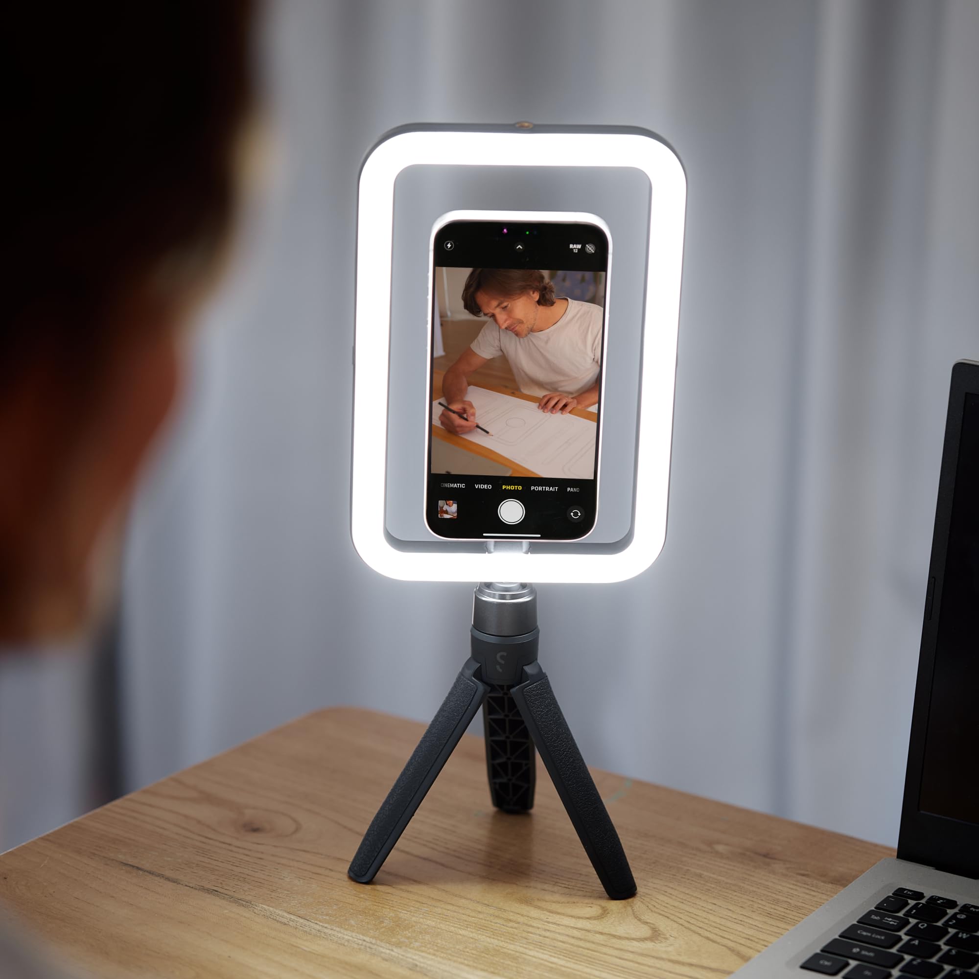 ShiftCam SnapStudio Light - Anillo de luz LED magnético con brillo ajustable, temperatura ajustable, carga USB-C, compatibilidad MagSafe, ideal para vlogging y fotografía móvil (medianoche)