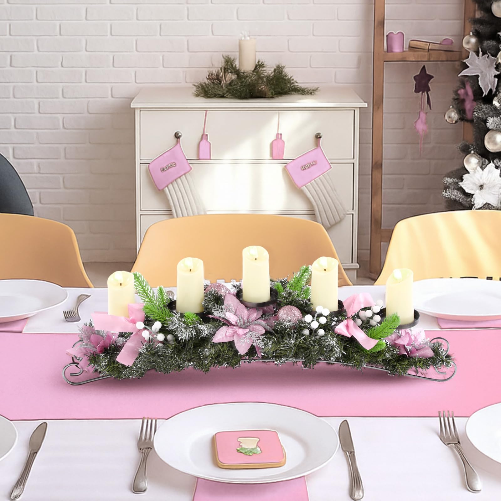 Yungyan Centre de table de Noël de 76,2 cm, comprend 5 bougeoirs LED à piles, des fleurs de poinsettia roses, un nœud rose, des pommes de pin et une base, décorations de table artificielles de Noël