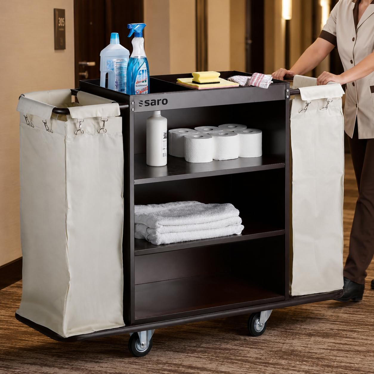 SARO Zimmerservicewagen für Hotellerie & Reinigung – Mit 2 abnehmbaren Wäschesäcken – Stahl, rotbraun – Gummi-Stoßschutz – 142×45×112 cm – Modell AF 258
