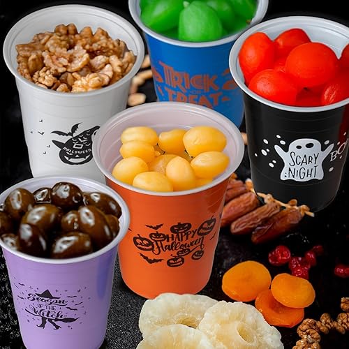Miniatura 8 de Paquete de 50 vasos desechables de Halloween, coloridos vasos de plástico desechables de 16 onzas, 5 estilos para regalos de fiesta de Halloween,
