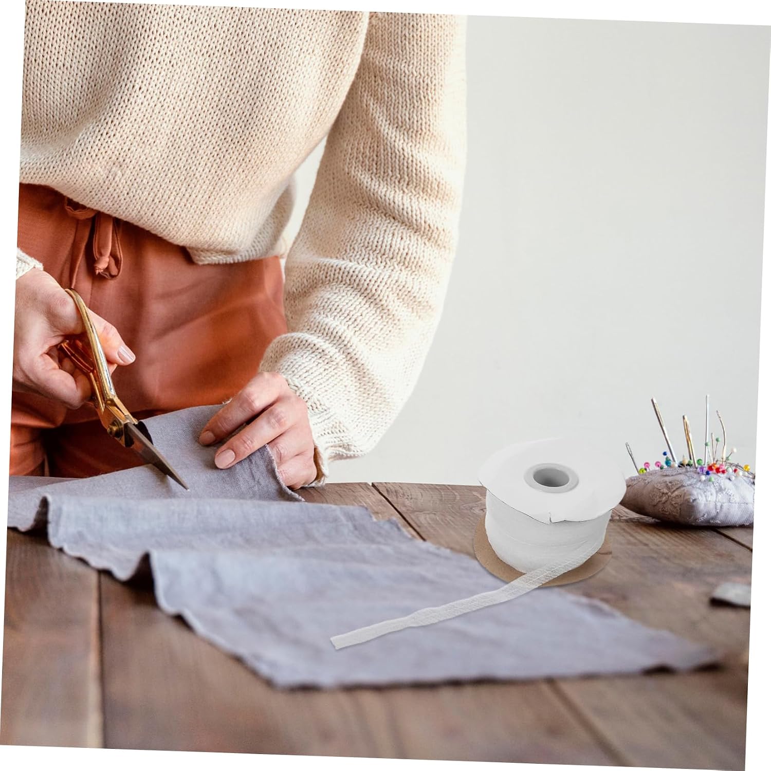 ULDIGI 4rolls Fusible Non-Woven Interfacing Strip for Clothing Roll for Sewing Linings for Craft Projects and Home Decor Lightweight and Easy to Use