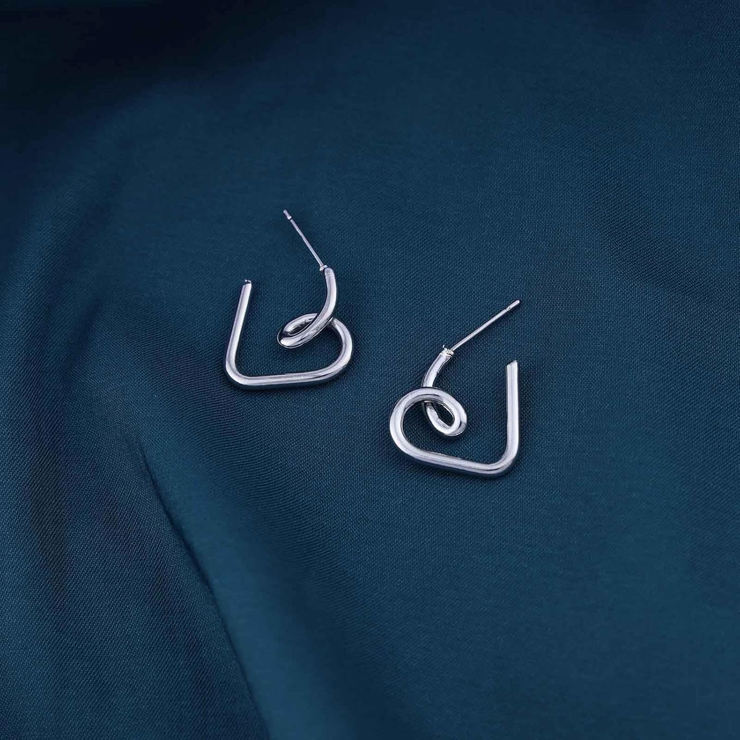 Bohemian Hollow Heart Stud Earrings Minimalist Heart Hoop Earrings Gold Heart Shape Earrings Tiny Hollow Heart Earrings Jewelry for Women Gifts - Image 3