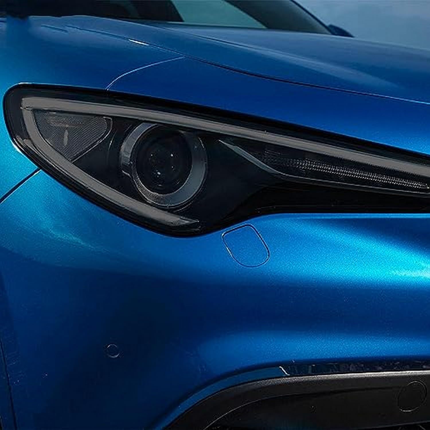 Film phare voiture Alfa Romeo Stelvio pour rouler sans rayures sur l'autoroute