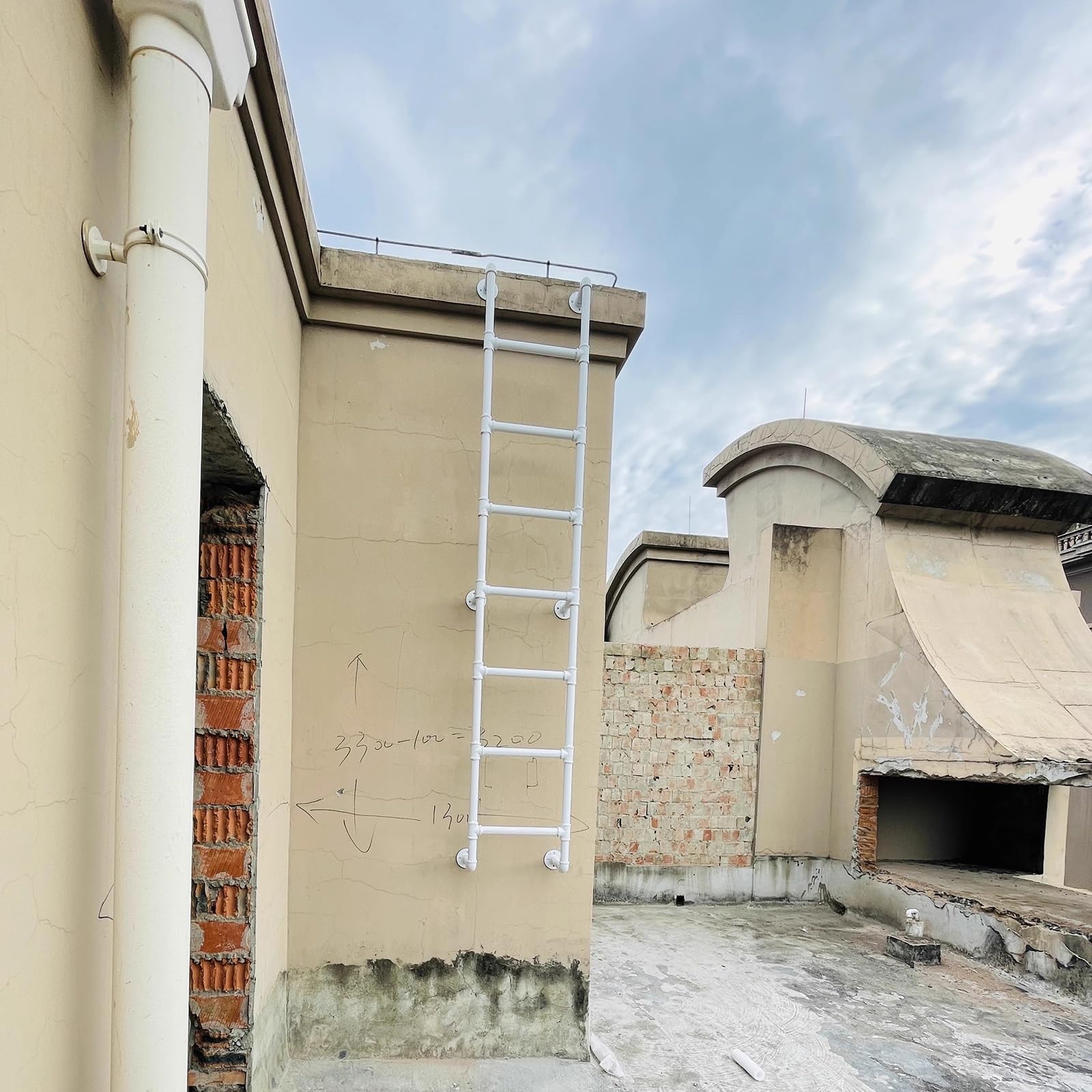 Scala di Emergenza in Ferro battuto Bianco per pozzetto Finestra, soffitta, Letto a Castello e Letto Alto, con Portata di 150 kg, 57 Pollici.