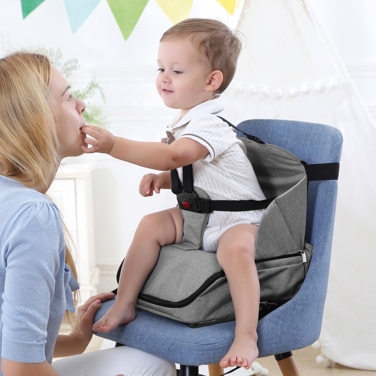 dBb Remond Rehausseur Chaise Bébé Nomade Pliable Avec Sac Transport - Chaise Portable Universelle - Repas Enfant 6 Mois À 3 Ans - Harnais 5 Points Sécurisés - Rangements Astucieux - Coloris Gris