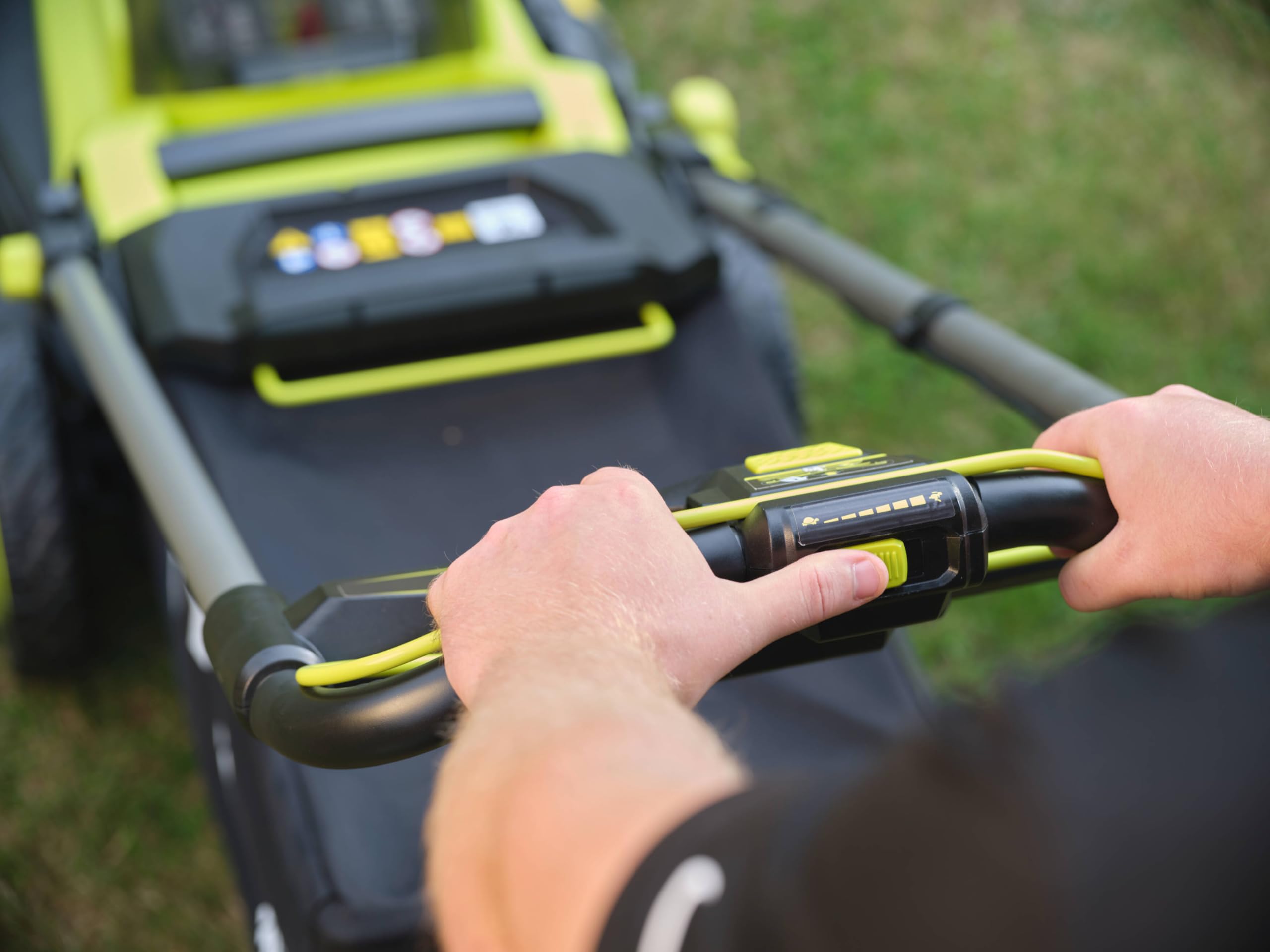 RYOBI Tondeuse tractée sans Fil 18V One+™ RY18LMXSP51A-0 – Tonte Pelouse, Grand Jardin, Mulching, Ramassage – 51 cm – sans Batterie ni Chargeur