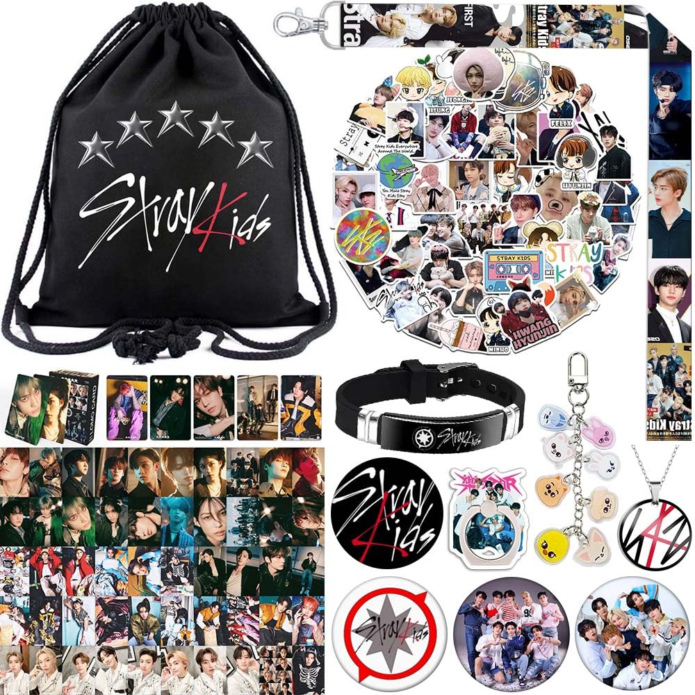 SOSAYI Stray Coffret cadeau pour STAY, Stray Merch avec 1 sac de gym SKZ, 1 Porte Clef, 1 anneau pour téléphone portable, 1 cordon, 1 bracelet, 1 collier, 4 broches, 50 autocollants, 55 photocard