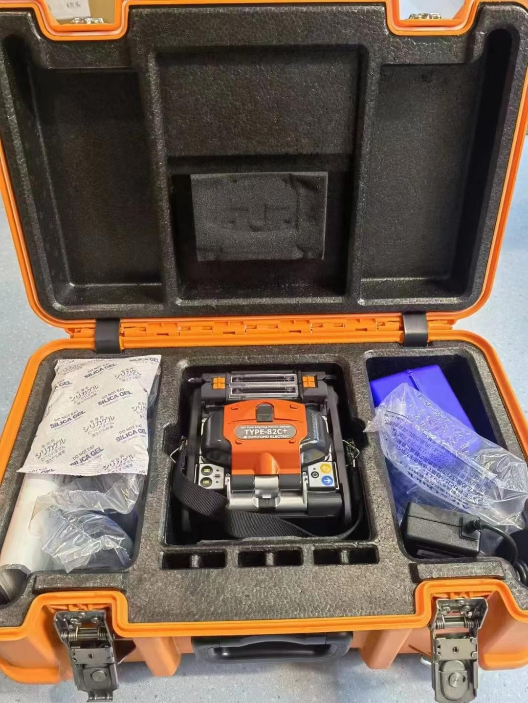 Sumitomo Latest Model Type-82C+ Fusion Splicer Welding Splicer (Instead of Type-82C) with FC-6S Fiber Cleaver in Stock, orange