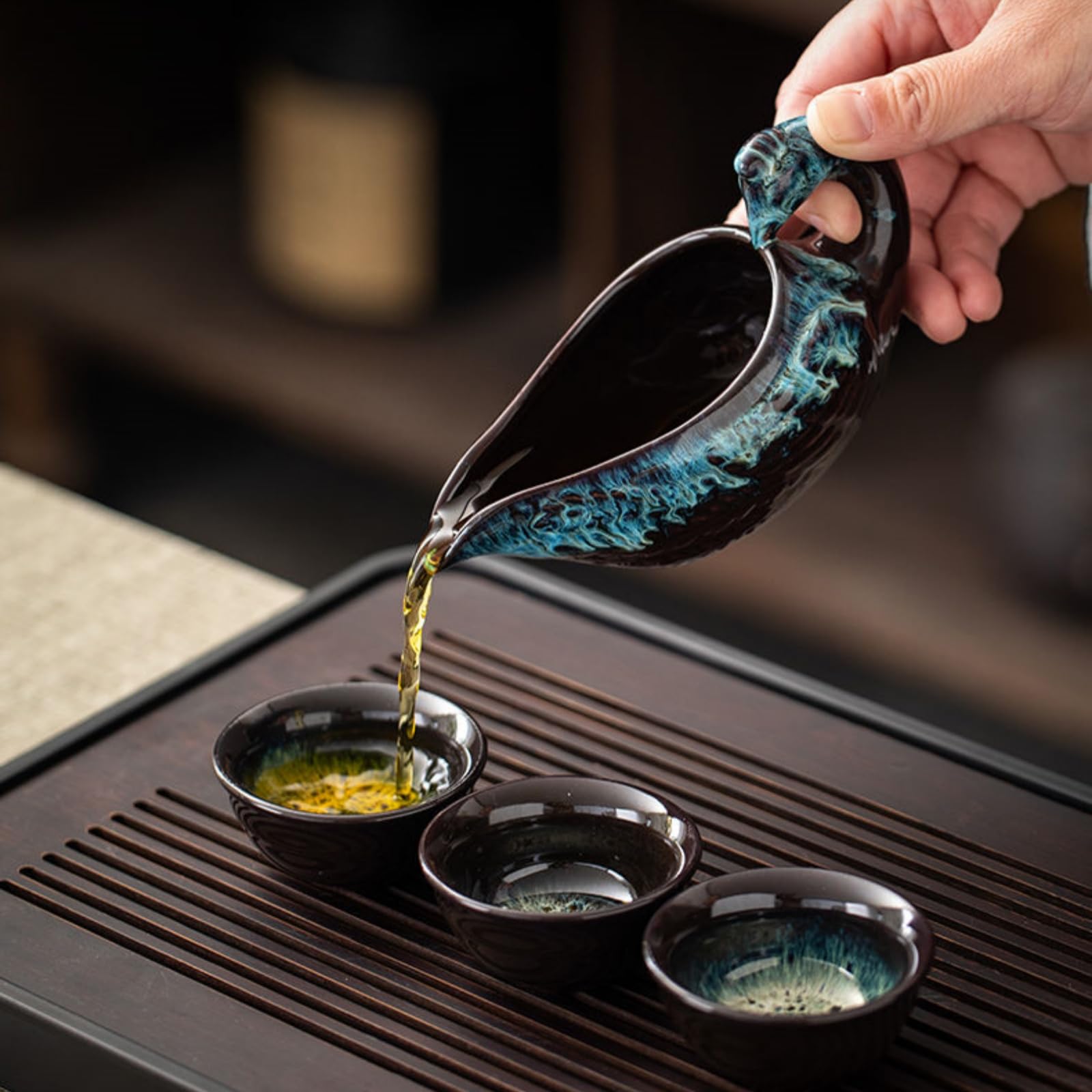 Chiński zestaw do herbaty Gongfu – ceramiczny czajniczek z zaparzaczem, 8 filiżanek, półautomatyczny, z motywem smoka do herbaty liściastej