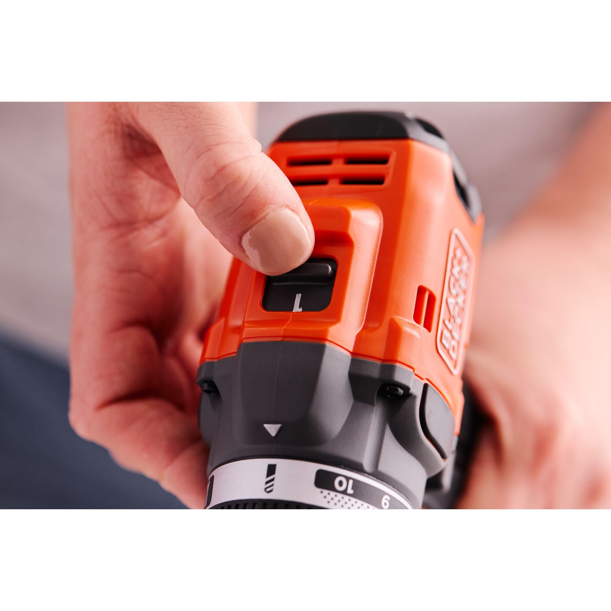 BLACK+DECKER Perceuse-visseuse sans fil et sans balais 18V, couple puissant de 50Nm,mandrin sans clé de 13mm, boîte de vitesse à 2 rapports, lampe de travail LED, sans batterie ni chargeur,BLD682XN-XJ