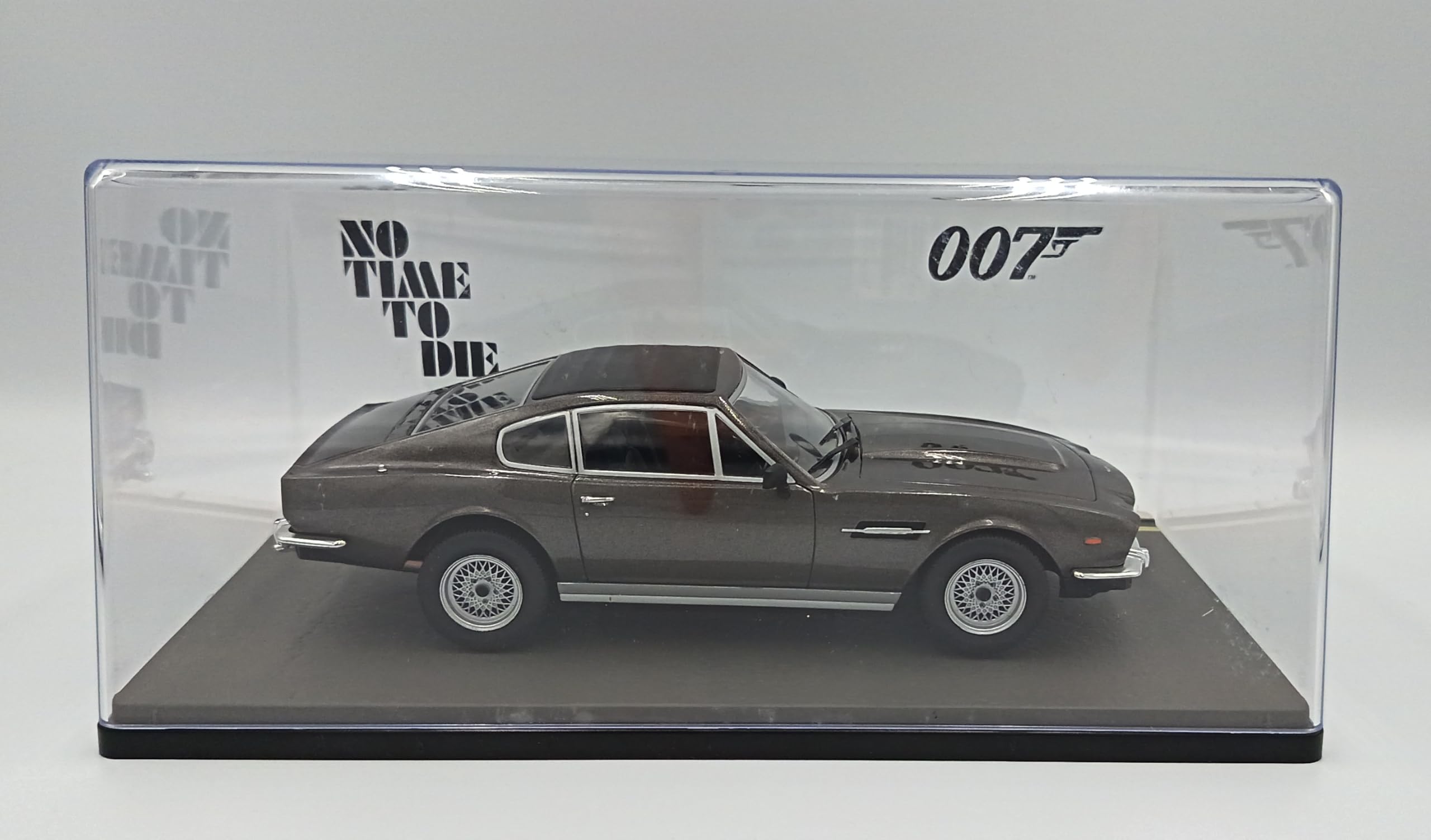 OPO 10 Modellino di Auto in Scala 1/24 Compatibile con Aston Martin V8 No Time To Die 2021 James Bond 007 - Hachette Collections JBH02