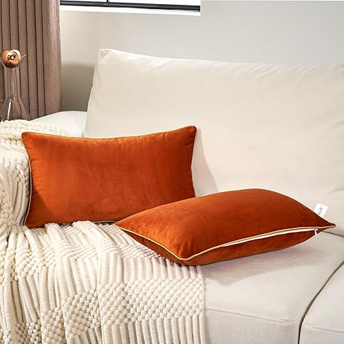 Vista 62 de Aeckself Pack of 2 Navy Blue Velvet Pillow Covers 24 x 24 Inch, Large Modern Luxury Decorative Pillowcase with Gold Trim Edge, Comfortable Soft