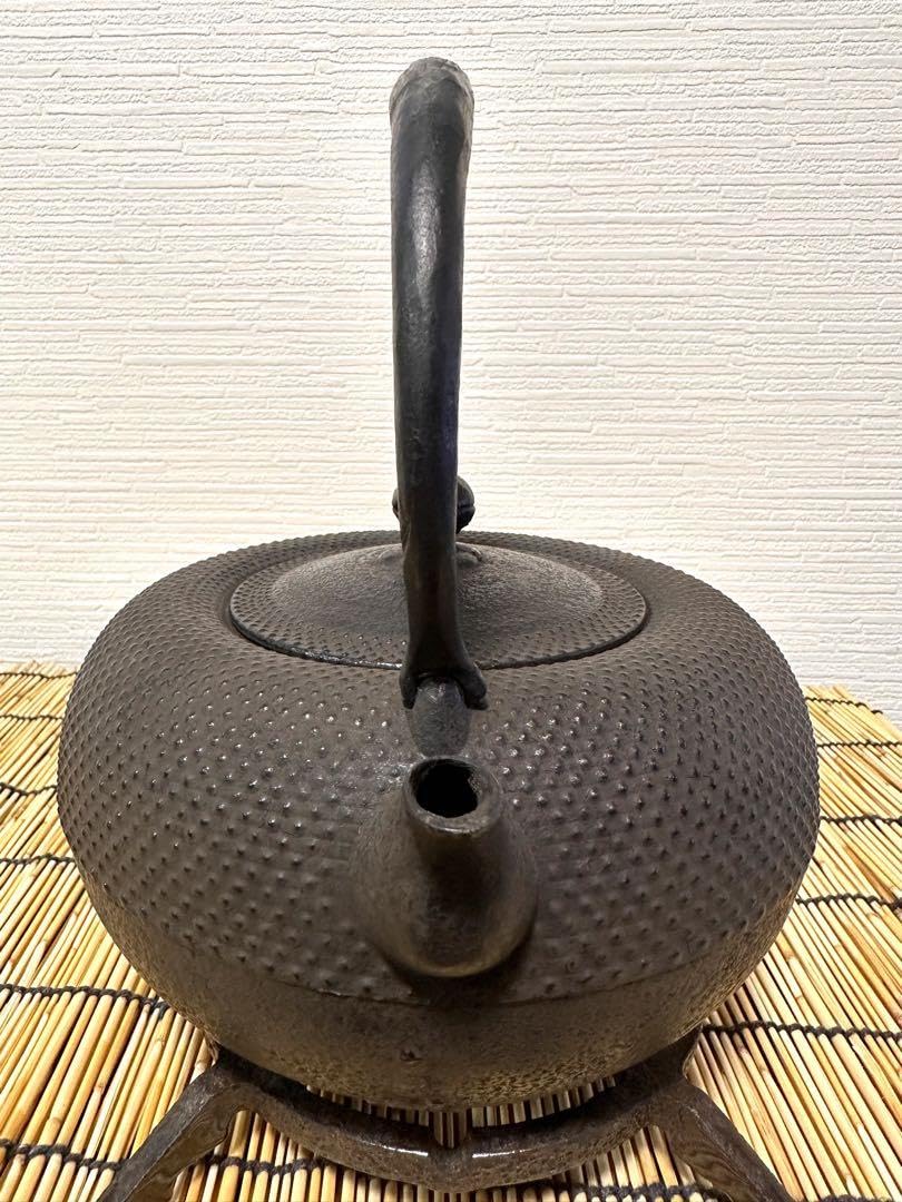 南部照光堂造　アラレ　南部鉄瓶　南部鉄器　鉄瓶 Amazon.co.jp: 共箱付 南部照光堂 照亦製作所造 18型姥口