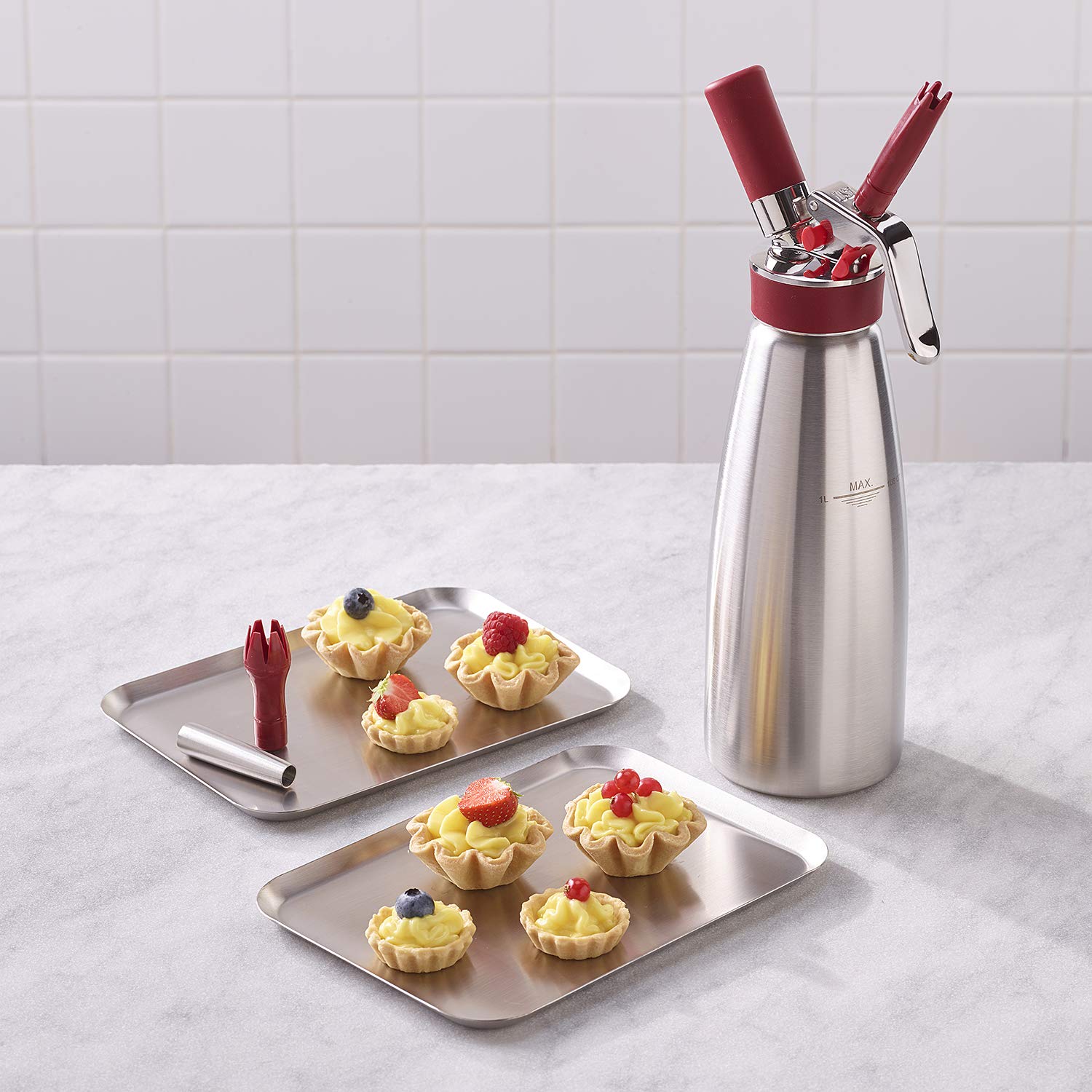 PADERNO 41458-10 Siphon de Cuisine Professionnel en Acier Inoxydable pour préparer des Desserts, Mousses, Crème fouettée, et Sauces, 3 Douilles Acier, Argent, 1l