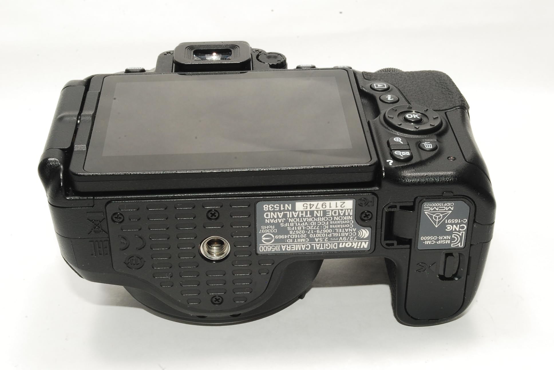 【新品級】Nikon D5600 標準レンズセット 軽量 女性に人気 高画質 Amazon | Nikon D5600 DSLR Camera Kit [with AF-P 18-55 VR lens