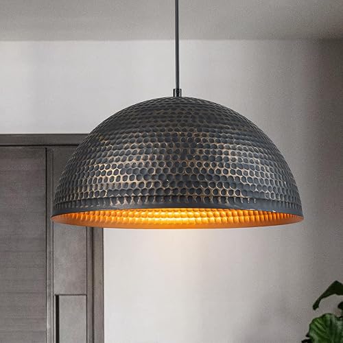 Lámpara colgante martillada negra y dorada de 15.7 pulgadas, pantalla de cúpula de metal industrial, luces colgantes para isla de cocina, lámpara