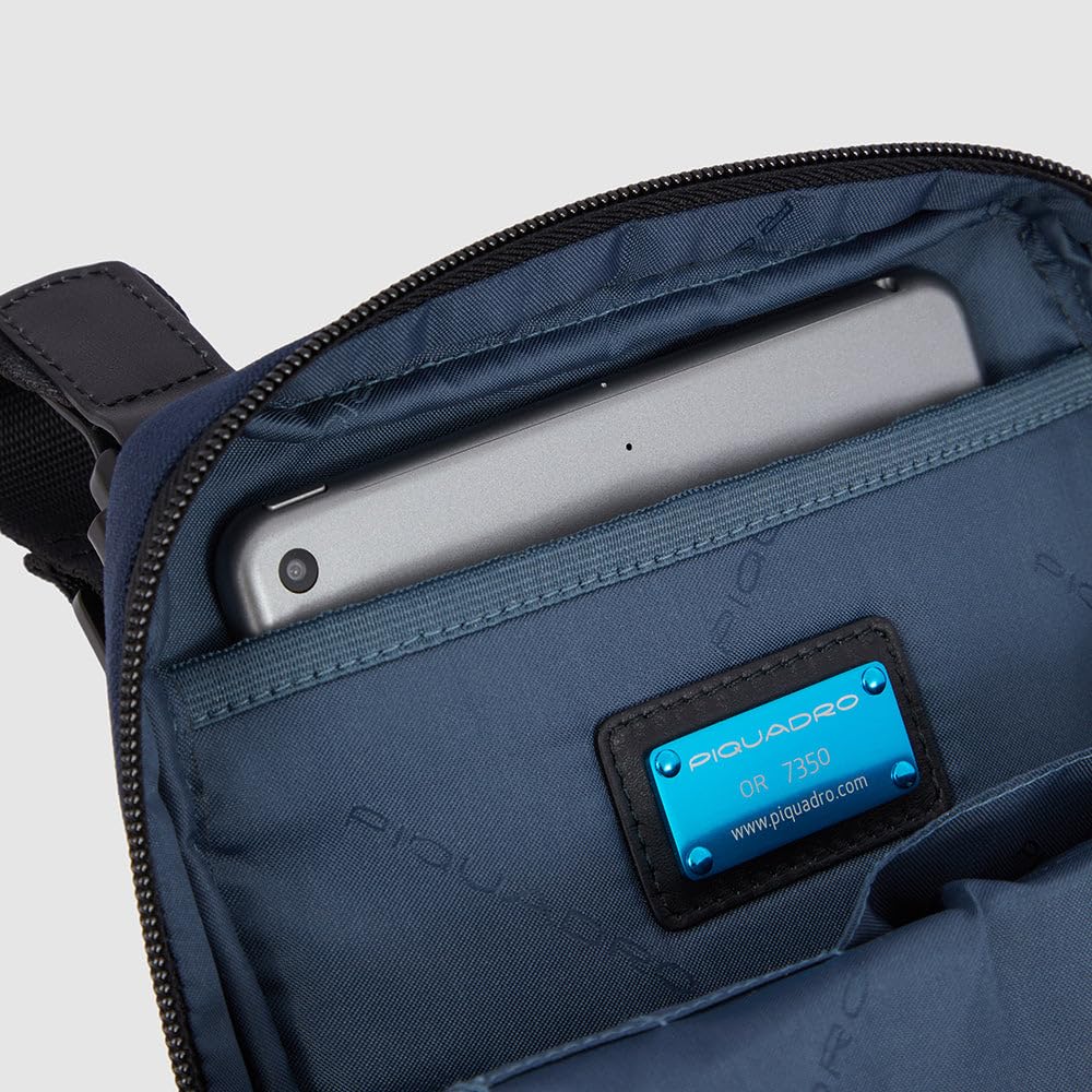 PIQUADRO Bolso porta iPad MINI de tela y piel, Negro, Talla única, Mini bolso | Correa extraíble, Compartimentos organizados, Dispositivos pequeños, Oficina y viajes de trabajo, Uso Diario
