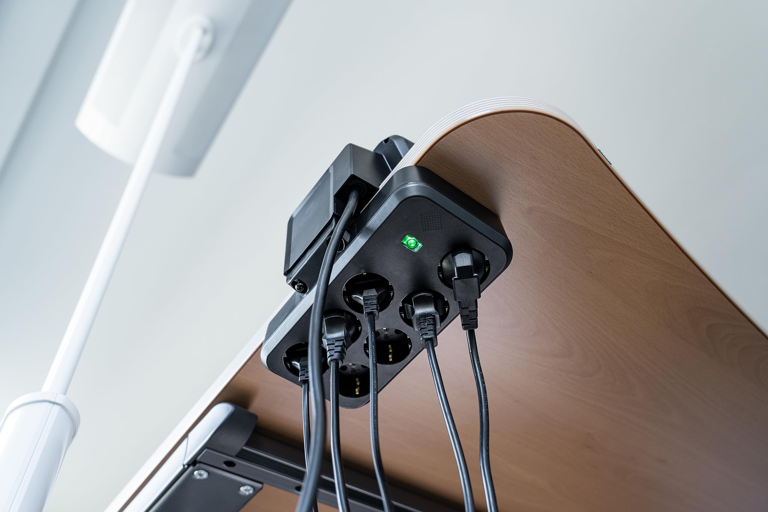 Brennenstuhl estilo Duplex Tischsteckdosenleiste 2m, mit Überspannungsschutz,1x USB C, 1x USB A, 9x