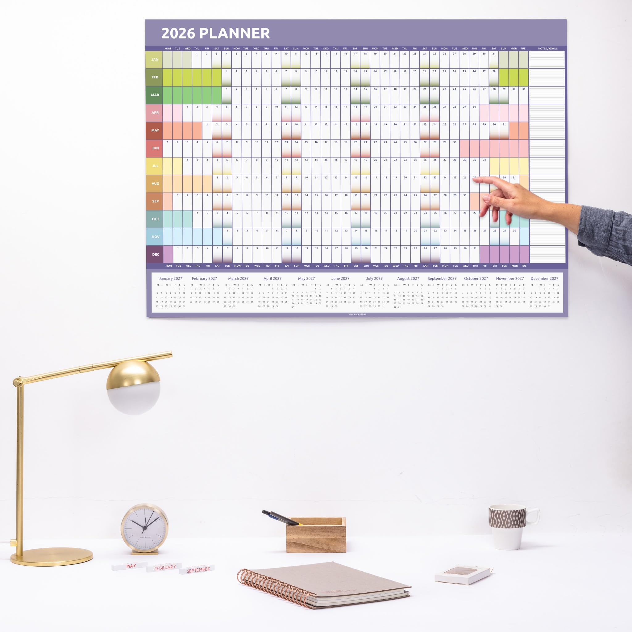 Planificador de pared A1 2026 UK – Calendario de vista anual completo para el hogar, oficina, escuela, profesor, 84 cm x 59 cm, gran tabla de pared anual familiar (arcoíris)