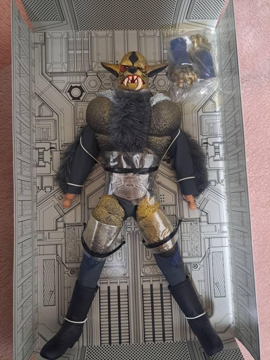 メディコムトイ　狼男　ゾル大佐　フィギュア　2体セット Amazon.co.jp: メディコム トイ ゾル大佐&狼男 2体セット : おもちゃ