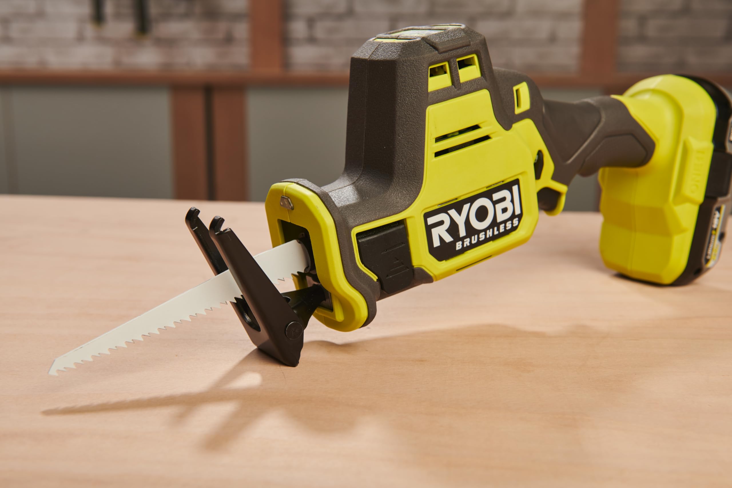 Ryobi RRS18CBL‑0 Seghetto Alternativo Compatto Brushless a Batteria 18V ONE+, Corsa 16 mm, 3.000  SPM, Mandrino Tool‑Free, Solo Corpo Macchina